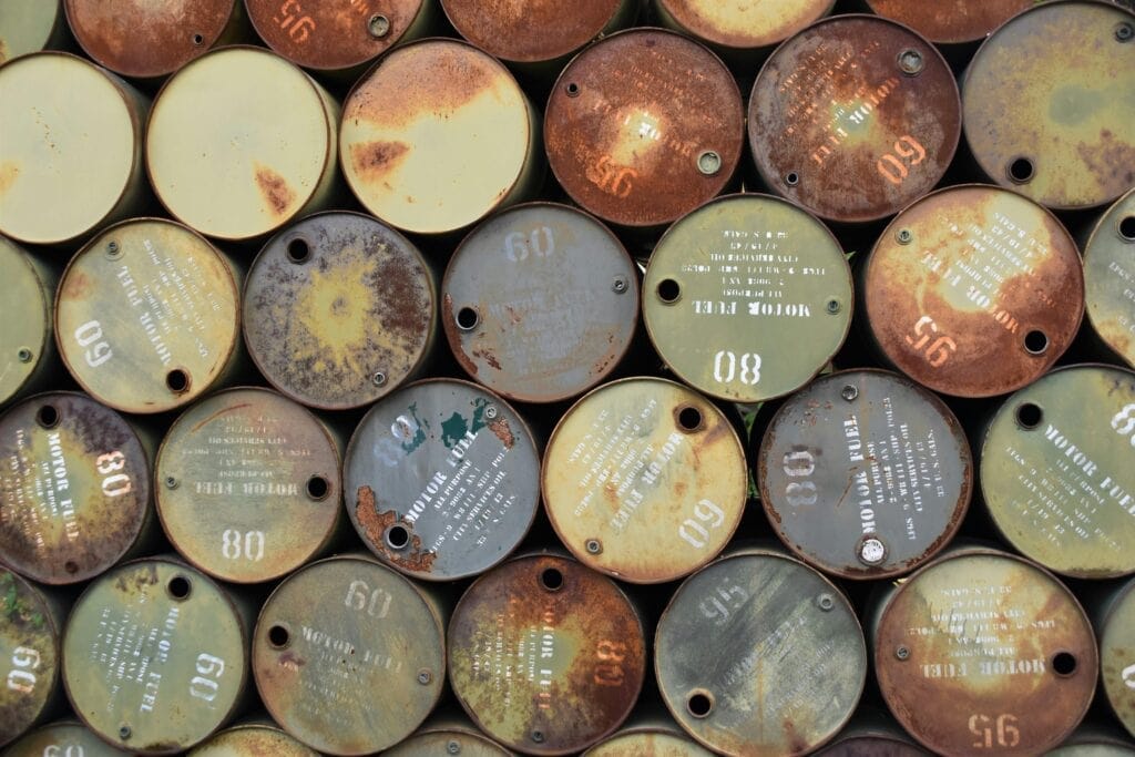Strait of Hormuz blockade impact on global oil shipping and market volatility